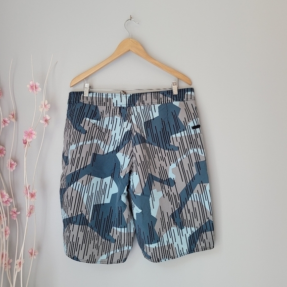 PATAGONIA Men's Swim Short - Picture 3 of 7